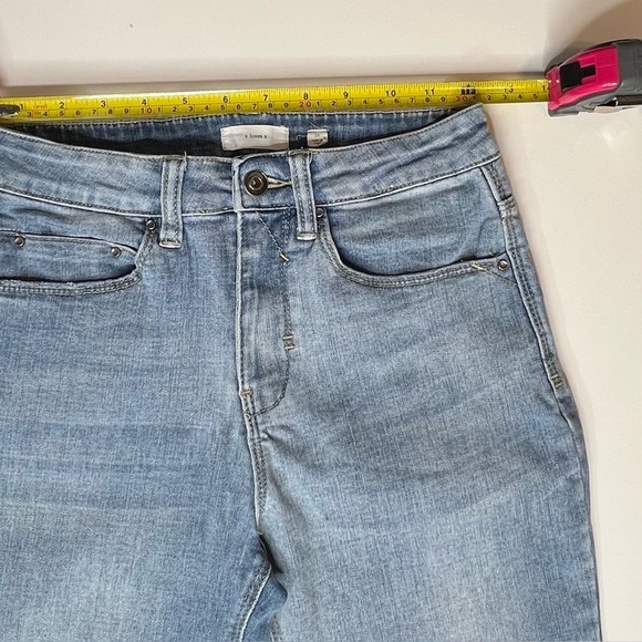 A loves a Women's Light Wash Skinny Jeans Size 2/25 Mid Rise Stretch, Ankle EUC - Picture 5 of 10